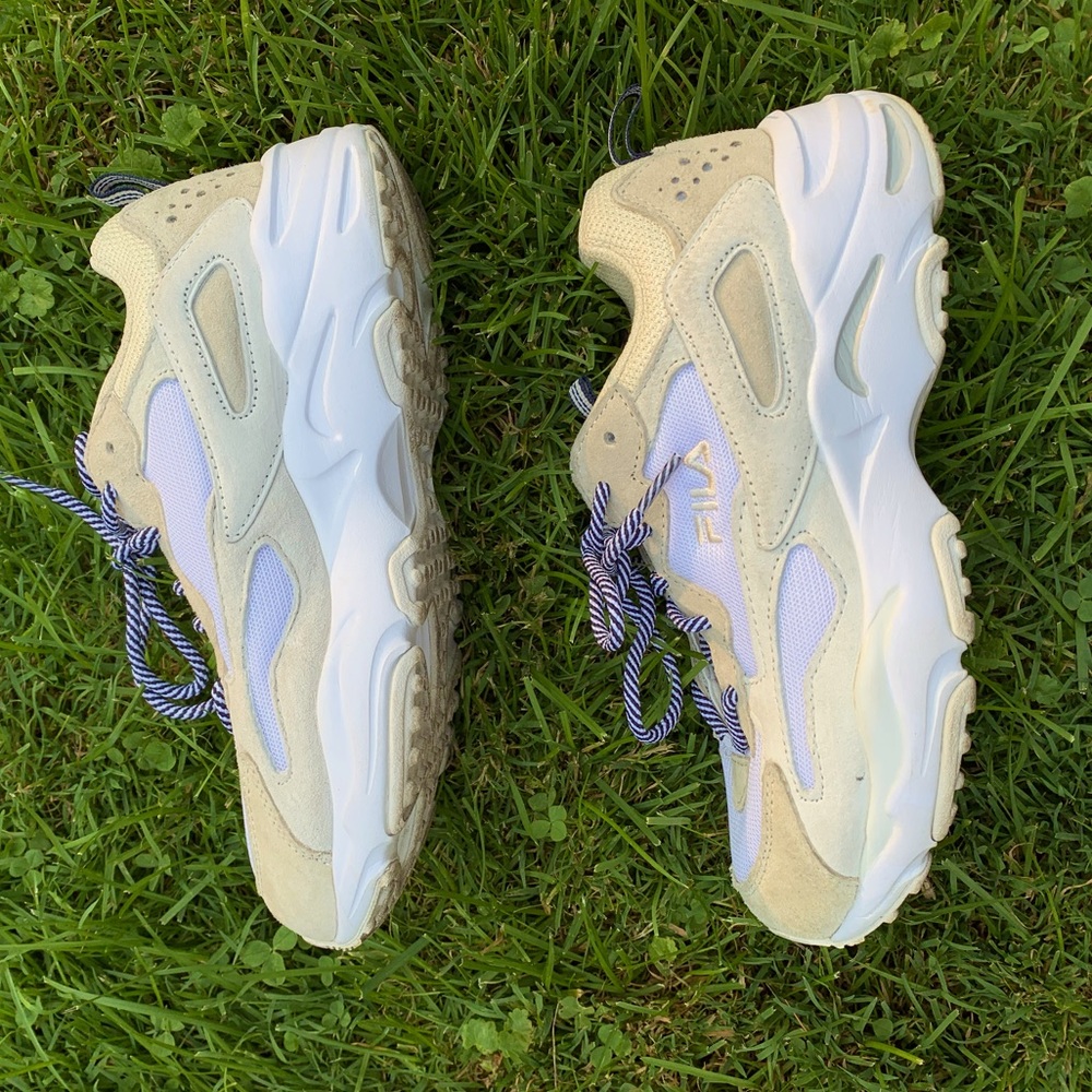 Fila cream/white tracer sneakers, size 7